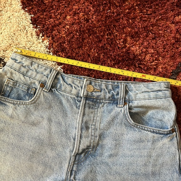 H&M Jean shorts - Picture 3 of 4